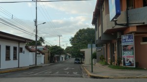 Ned her, 25 m nord for hotel La Riviera.....