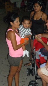 Lettekledde, både vaksne og barn.