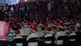 Orkester med nisseluer.